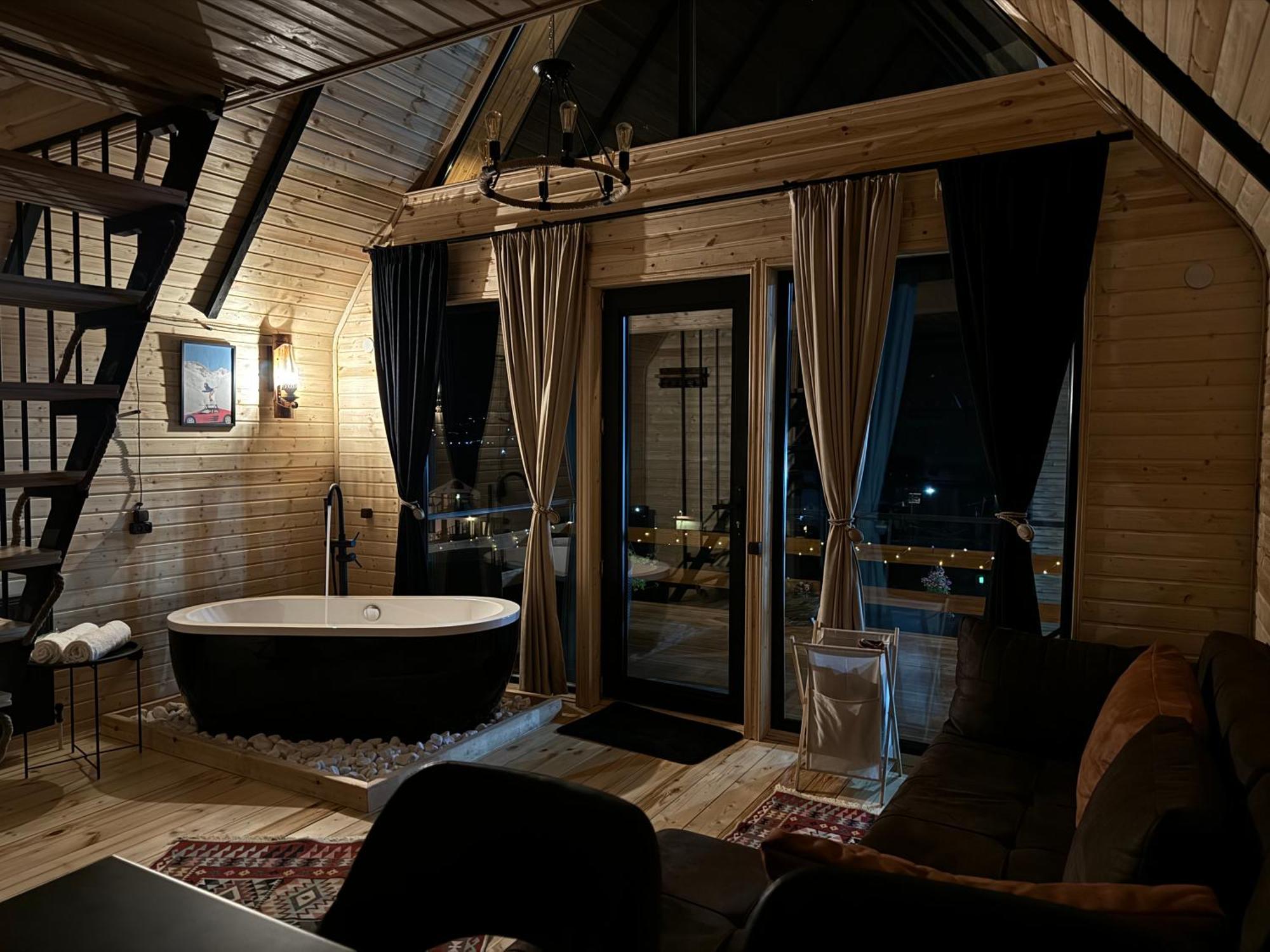 Outdoor Cottages Kazbegi Eksteriør billede