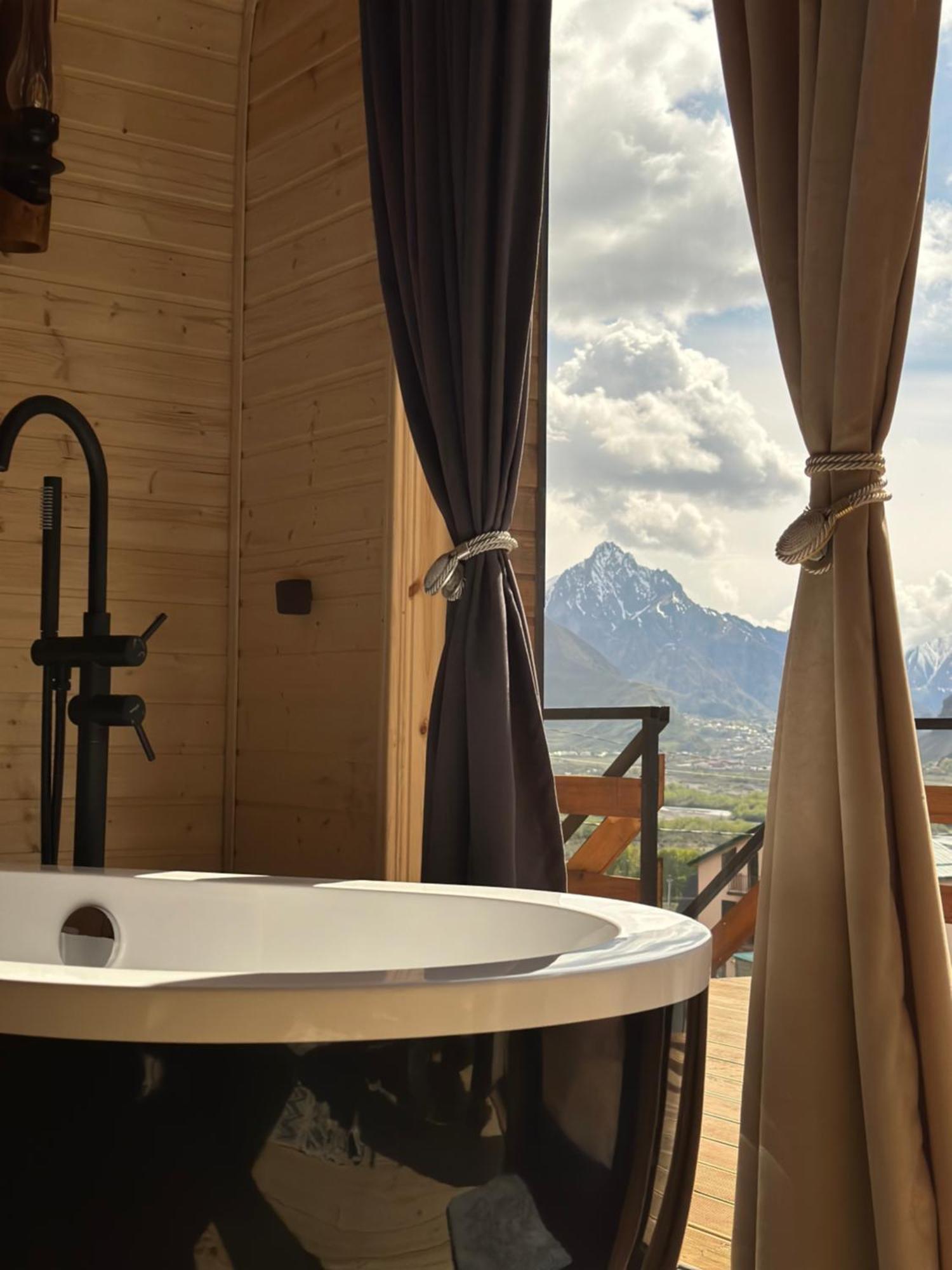 Outdoor Cottages Kazbegi Eksteriør billede