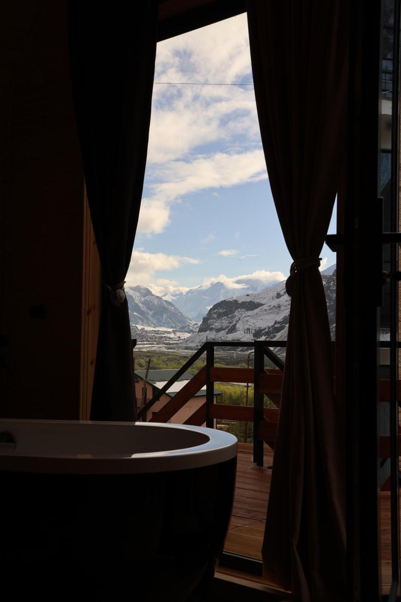 Outdoor Cottages Kazbegi Eksteriør billede